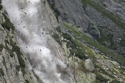 1503392450_rock fall.jpg